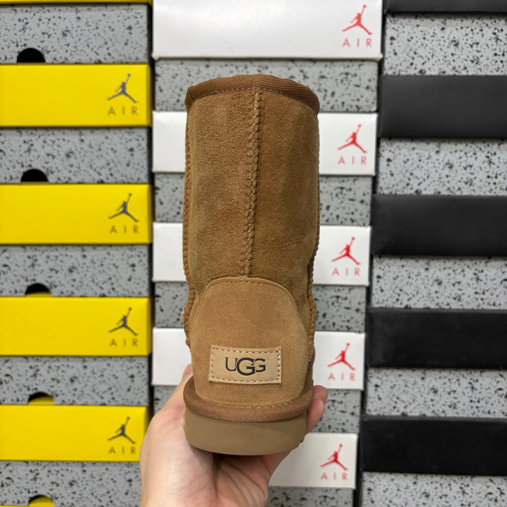 UGG Kallen Lace Classic Short Boot – Suede Boot with Shearling Lining, Tonal Back Seam & Classic Sunburst Sole in Chestnut