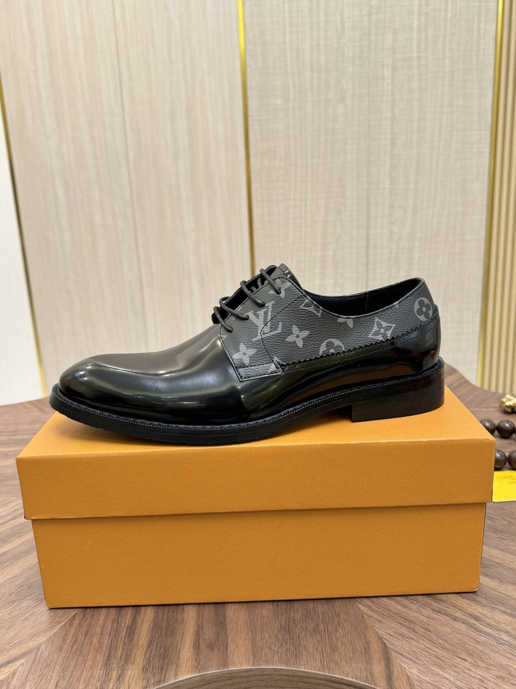 Louis Vuitton Black and Gray Lace-Up Dress Shoes