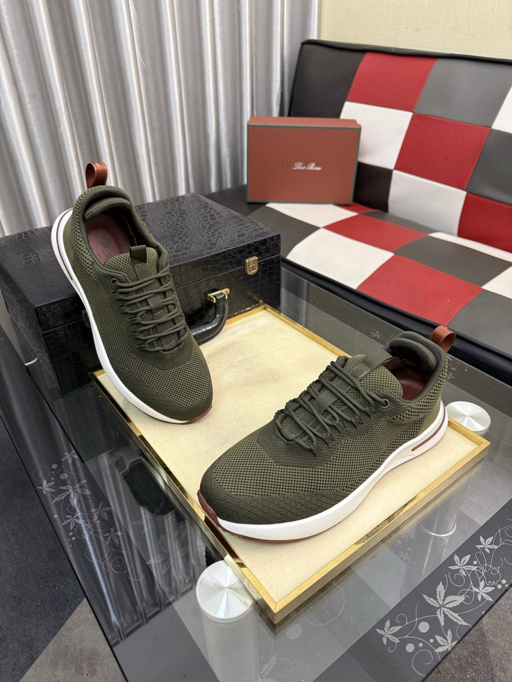 Men's Olive Green Mesh-Like Low-Top Sneakers