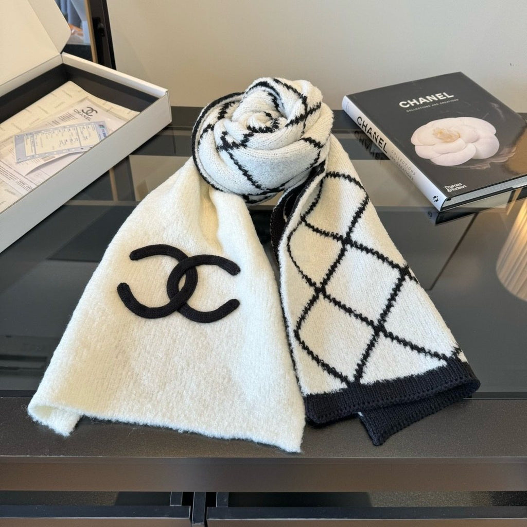 Chanel Ivory & Black Knit Scarf