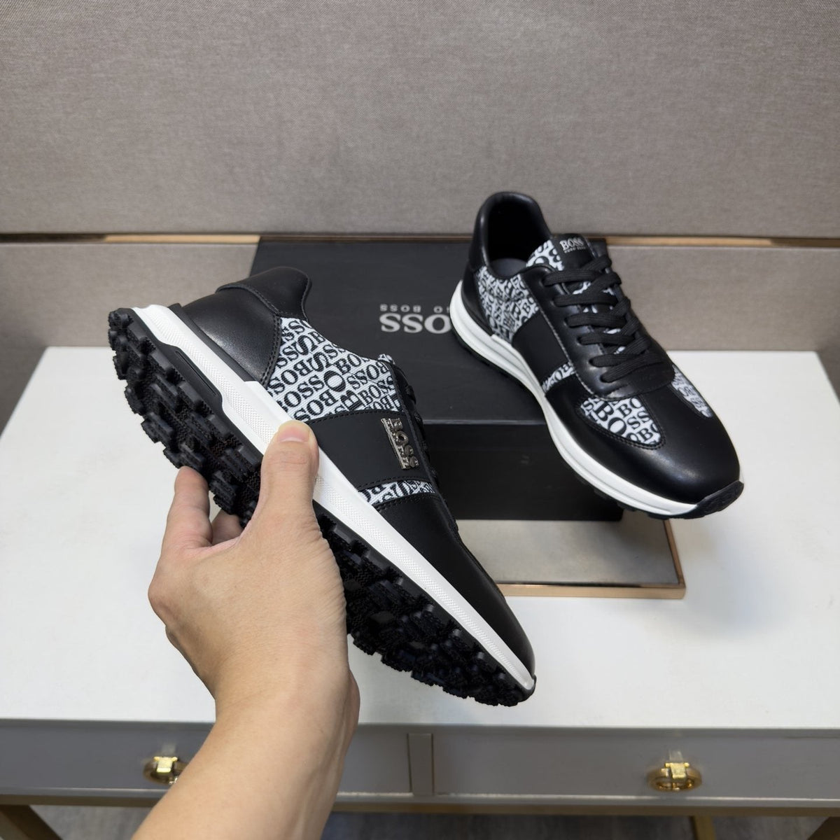 Hugo Boss Contrast-Panel Low-Top Sneakers